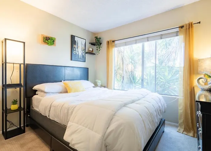 Cozy & Comfortable Private Bedroom & Bathroom